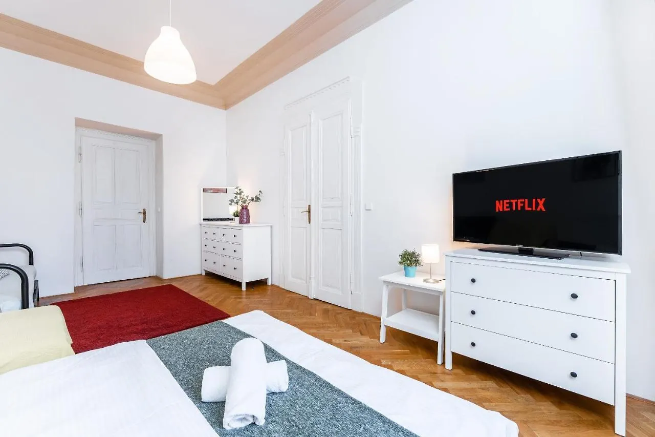 Grand Deluxe Vip Apartment Prag 0*,