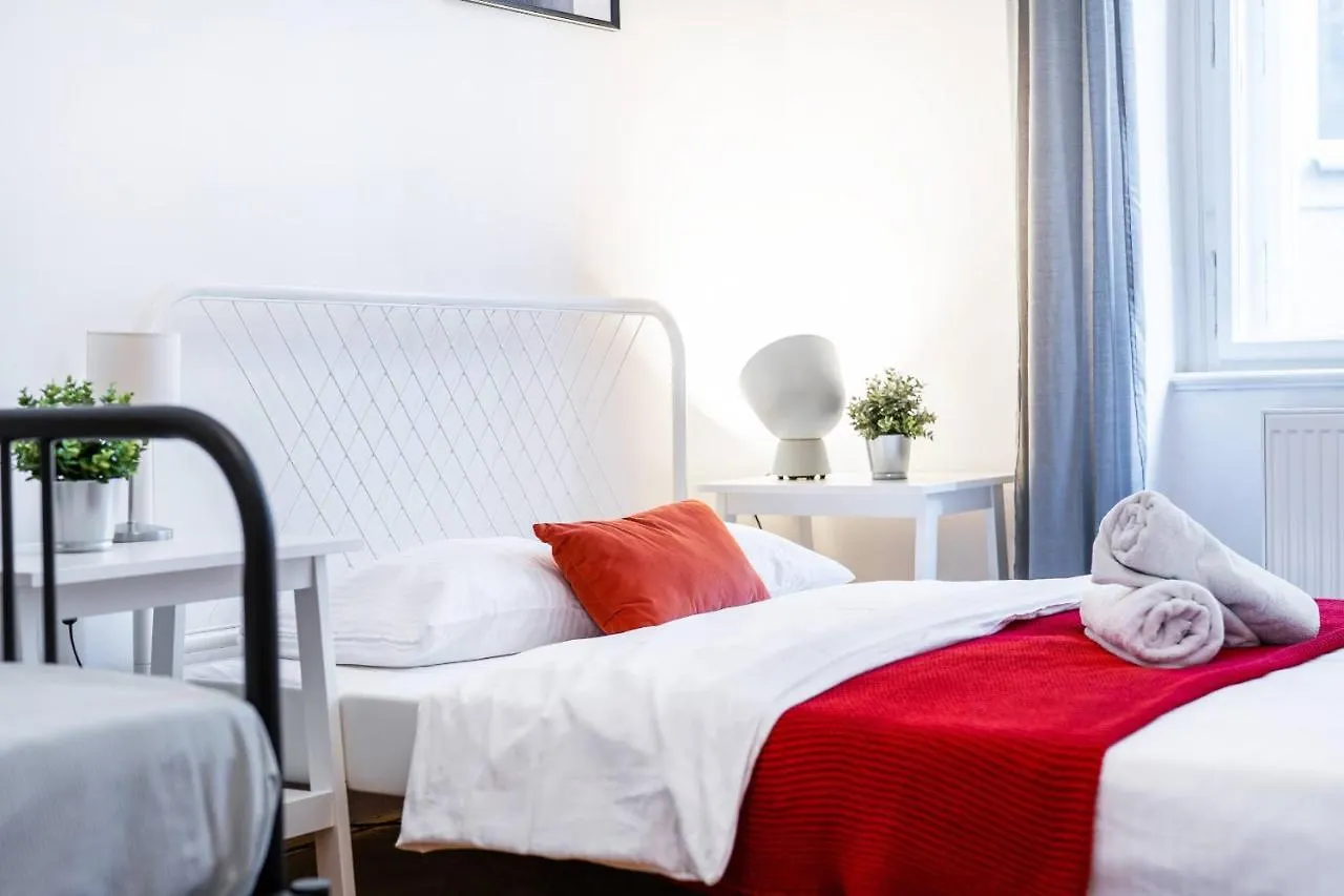 Grand Deluxe Vip Apartment Prag 0*,